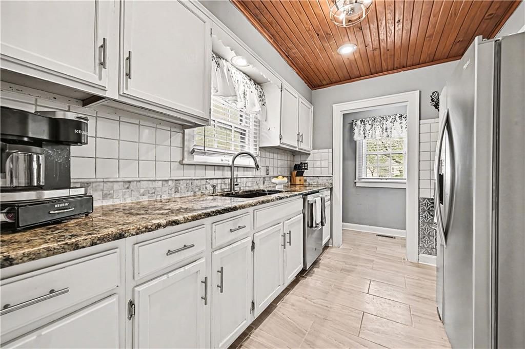 419 W 70th Terrace — photo 11