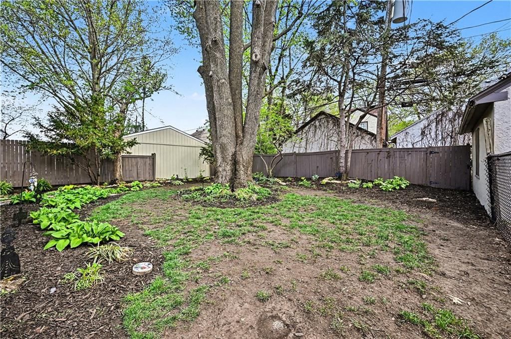 419 W 70th Terrace — photo 25