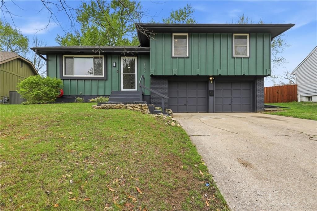 6202 E 140th Terrace, Grandview, MO