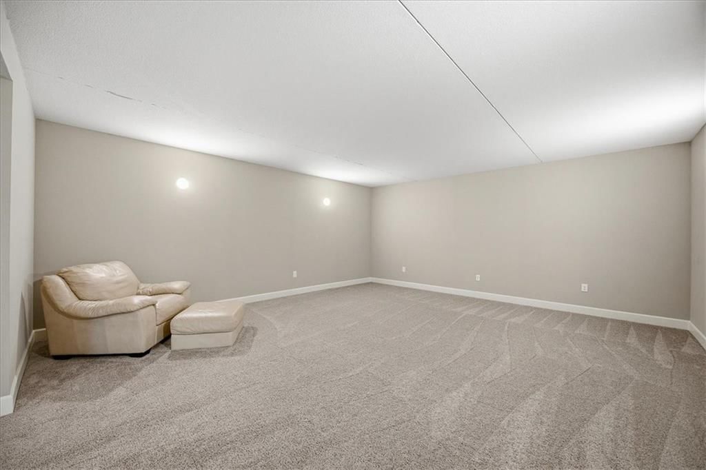 9784 Houston Street — photo 43