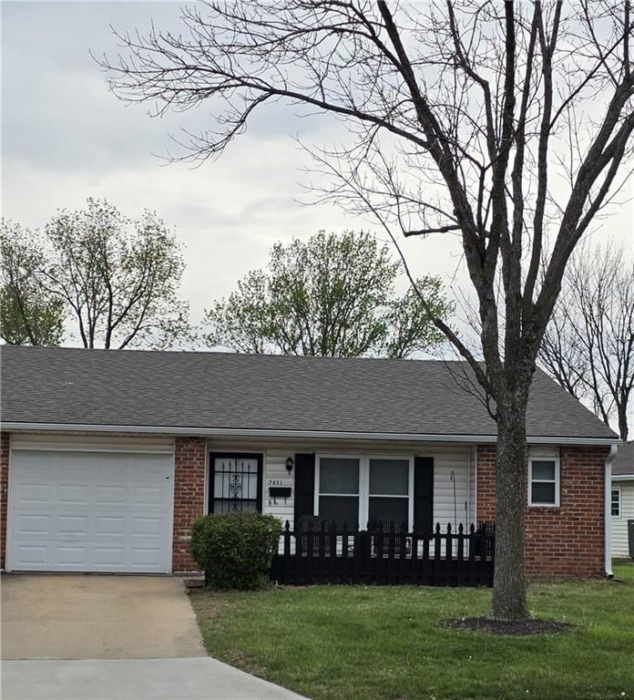 7851 FREEMAN Avenue — photo 1