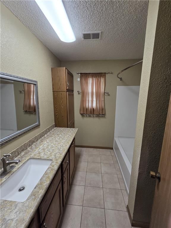 7851 FREEMAN Avenue — photo 8