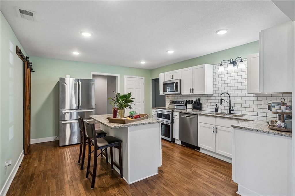 Photo 7 of 28 - 3701 N 123rd Street, Kansas City, KS 66109