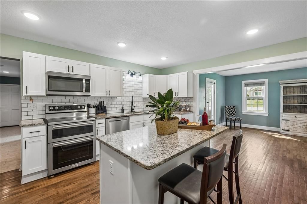 Photo 8 of 28 - 3701 N 123rd Street, Kansas City, KS 66109