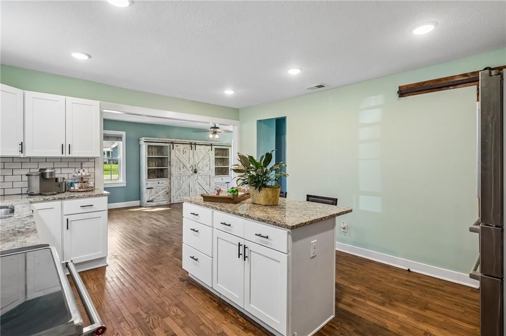 Photo 9 of 28 - 3701 N 123rd Street, Kansas City, KS 66109