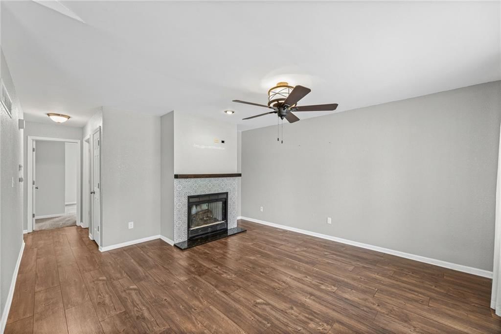 2406 N 155th Terrace — photo 4
