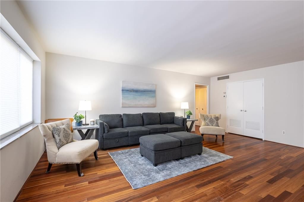 4550 Warwick Boulevard — photo 2