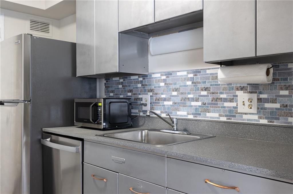 4550 Warwick Boulevard — photo 6