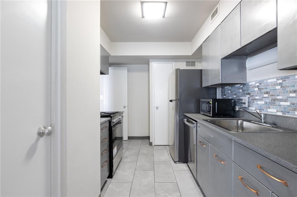 4550 Warwick Boulevard — photo 7