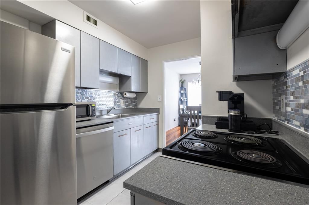 4550 Warwick Boulevard — photo 8