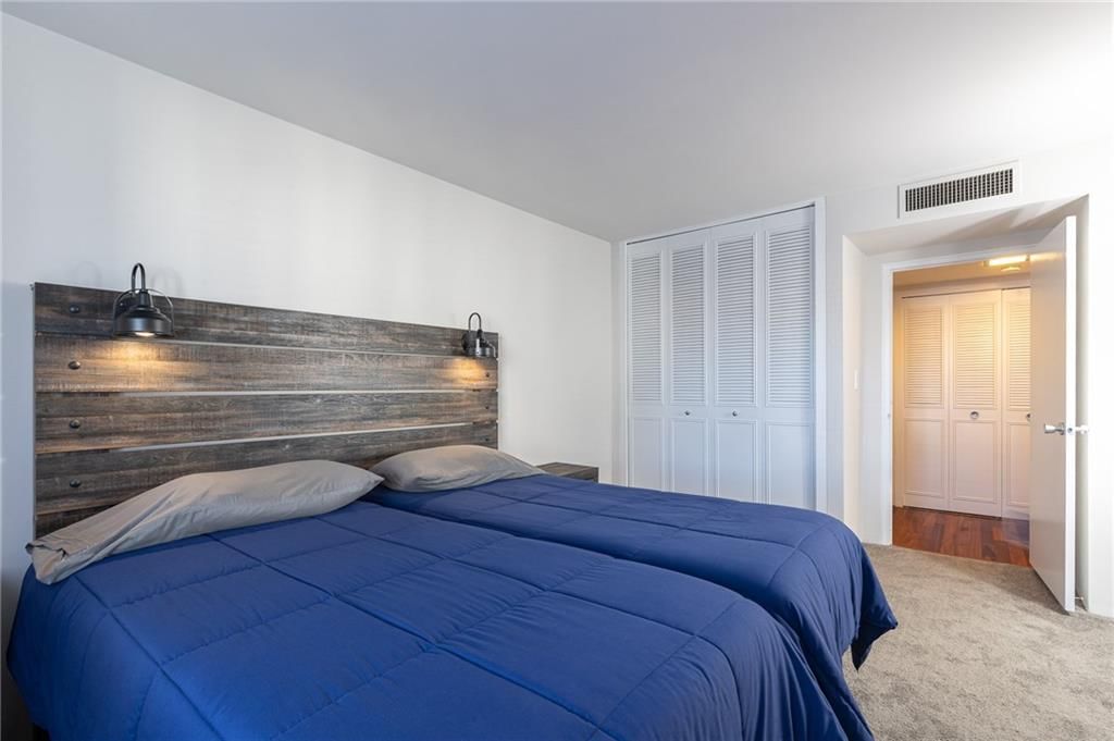 4550 Warwick Boulevard — photo 10
