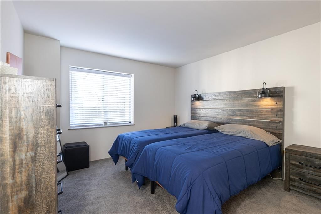4550 Warwick Boulevard — photo 11