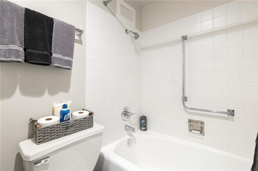 4550 Warwick Boulevard — photo 13