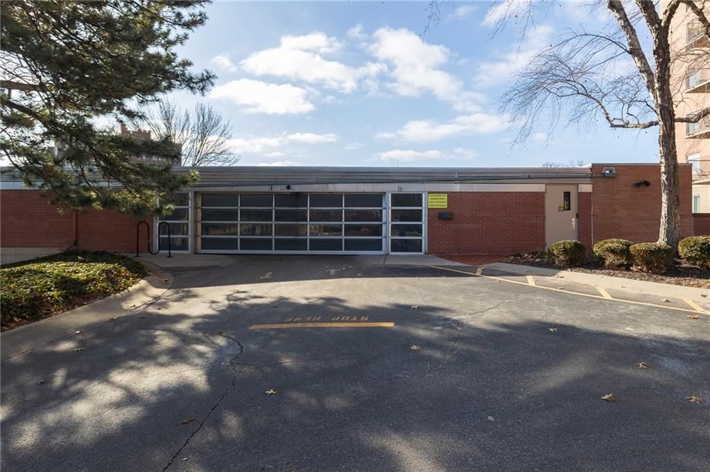 4550 Warwick Boulevard — photo 24