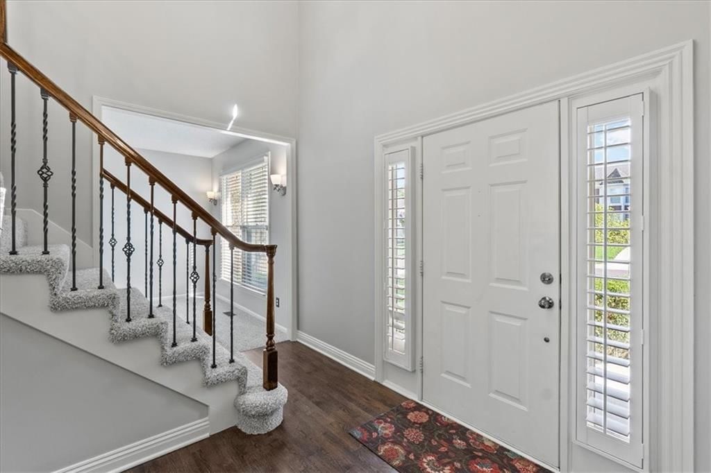 6502 W 150th Street — photo 2