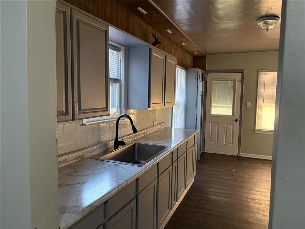 108 S Huttig Avenue — photo 11