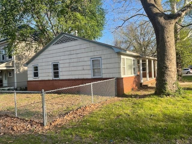 201 S Walnut Street — photo 3