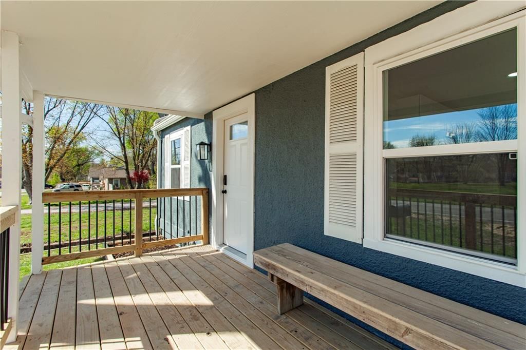 2320 S Vermont Avenue — photo 3