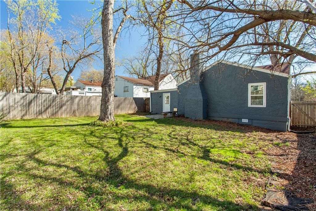2320 S Vermont Avenue — photo 5