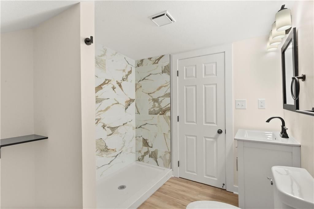 2320 S Vermont Avenue — photo 10