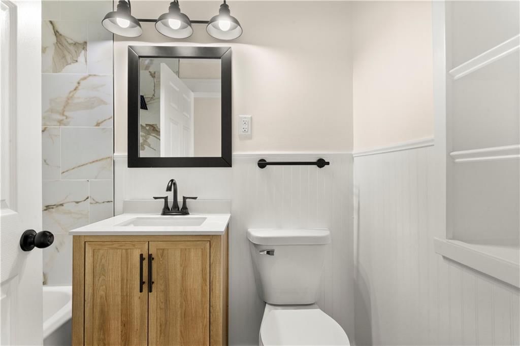 2320 S Vermont Avenue — photo 13