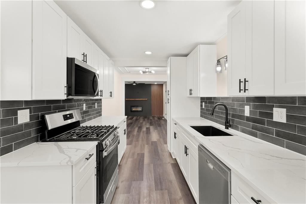 2320 S Vermont Avenue — photo 17