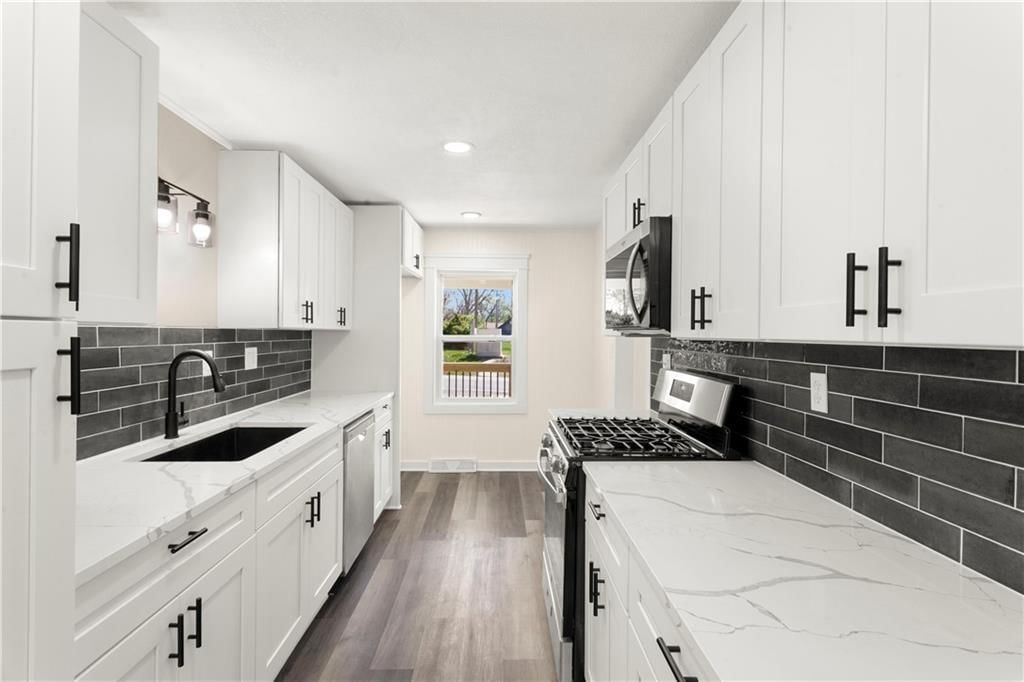 2320 S Vermont Avenue — photo 18