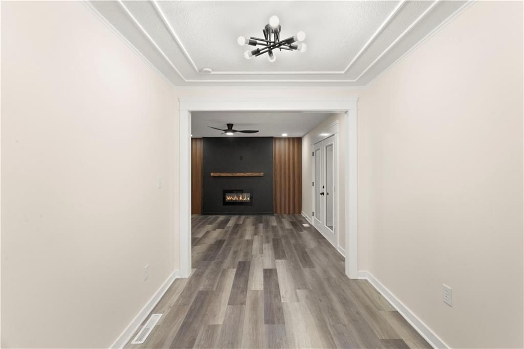 2320 S Vermont Avenue — photo 19