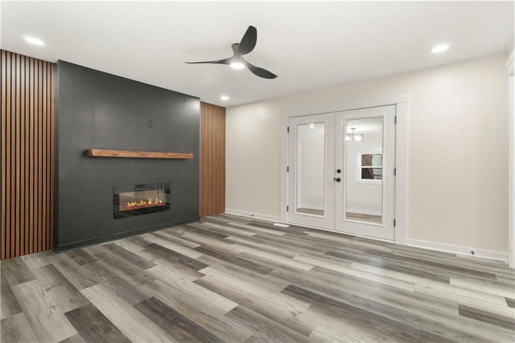 2320 S Vermont Avenue — photo 20