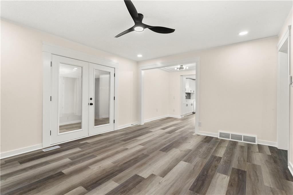 2320 S Vermont Avenue — photo 21