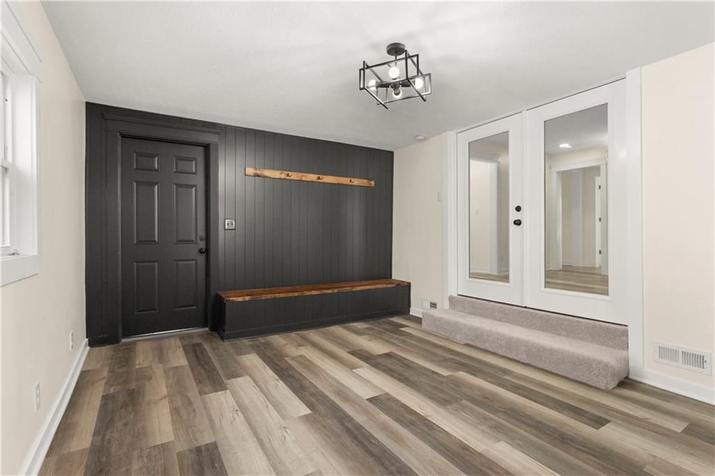 2320 S Vermont Avenue — photo 23