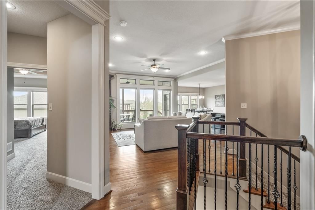 1696 NE Parkwood Drive — photo 3