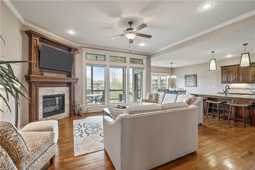 1696 NE Parkwood Drive — photo 4