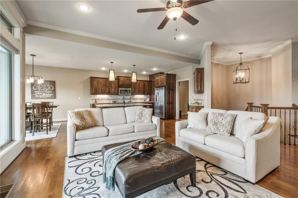 1696 NE Parkwood Drive — photo 9