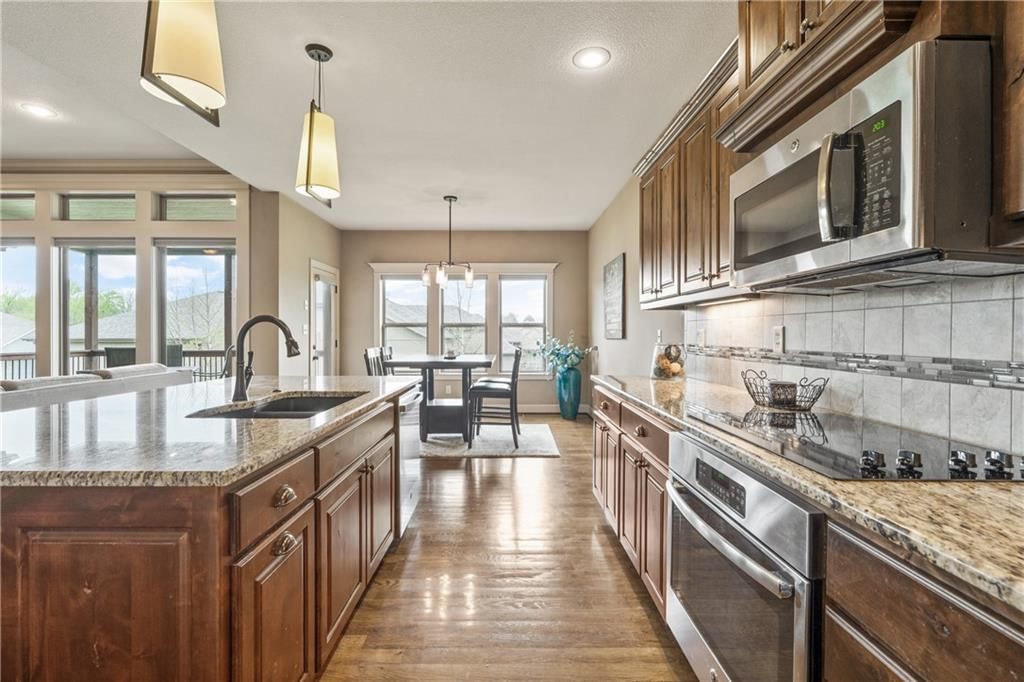 1696 NE Parkwood Drive — photo 11