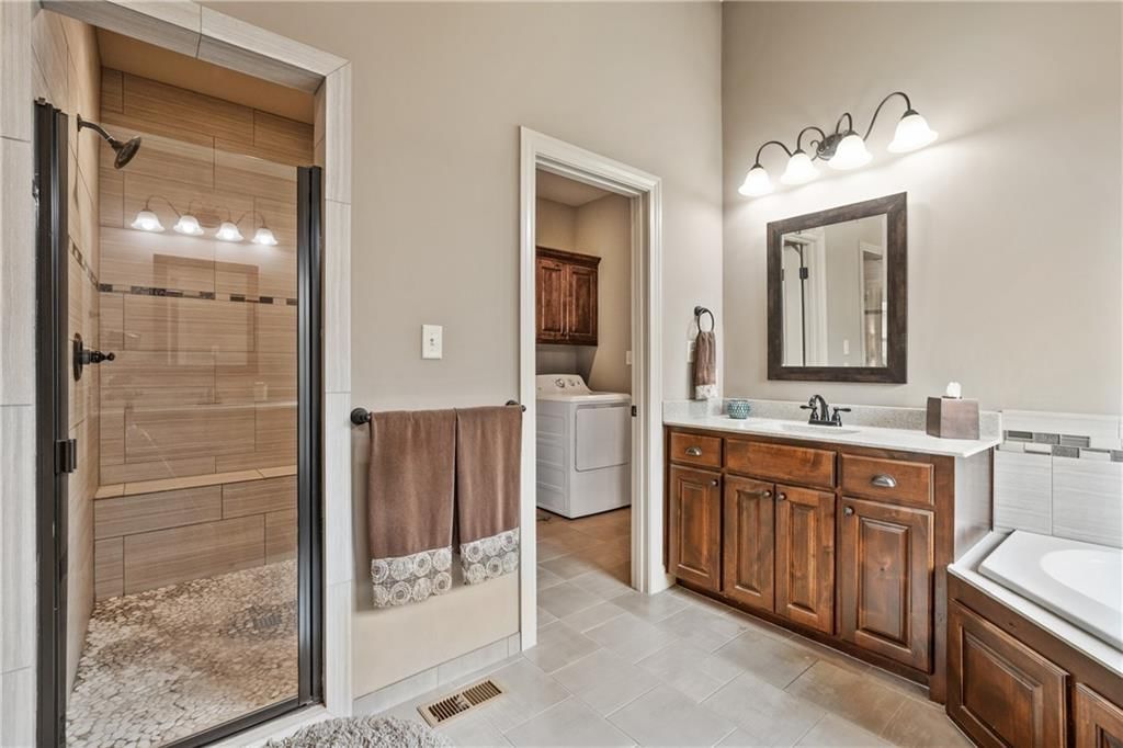 1696 NE Parkwood Drive — photo 28