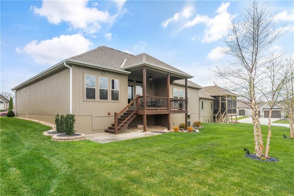 1696 NE Parkwood Drive — photo 33