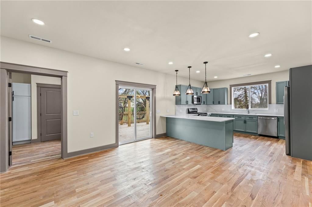 315 E Park Road — photo 13