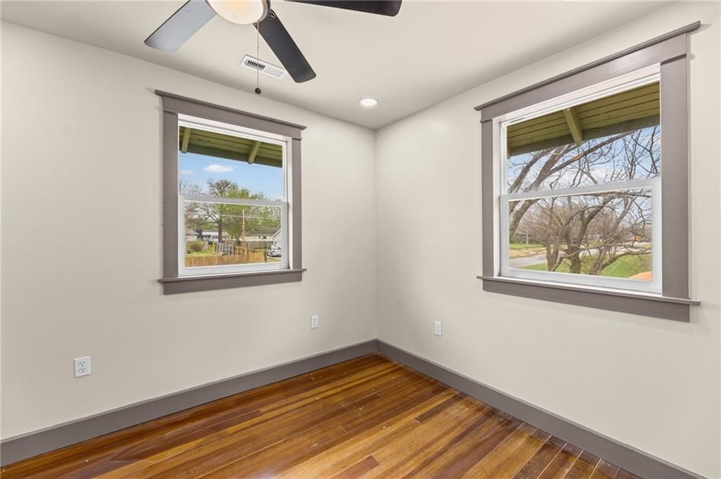 315 E Park Road — photo 31