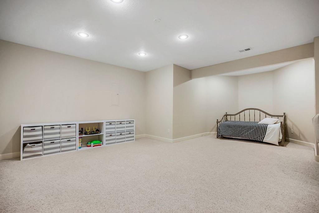 10237 Marion Street — photo 27