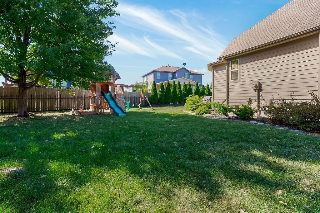 10237 Marion Street — photo 32