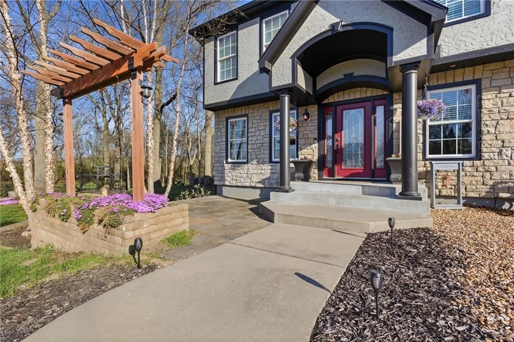 605 Sunshine Drive — photo 2