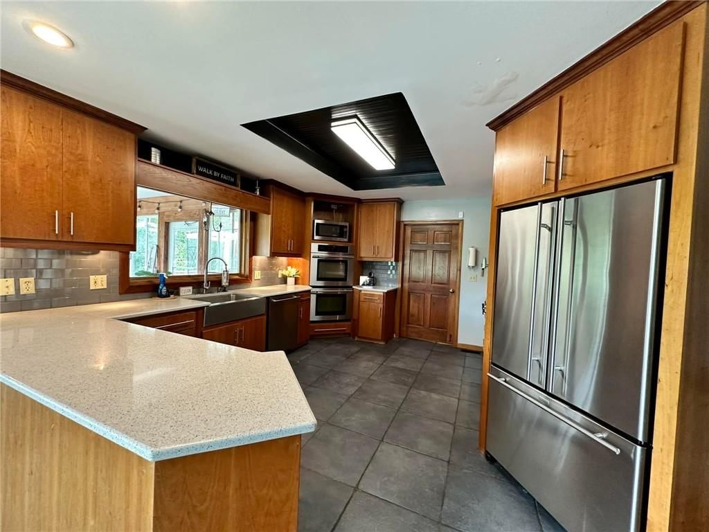 24 Lakeview Drive — photo 8