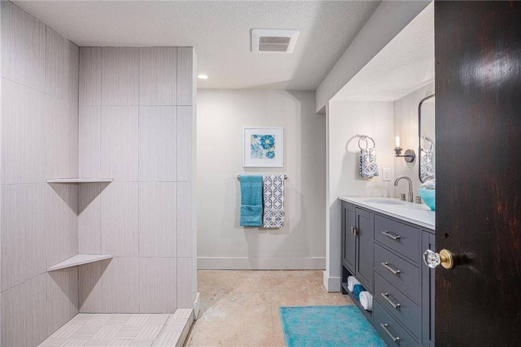 2930 Campbell Street — photo 42