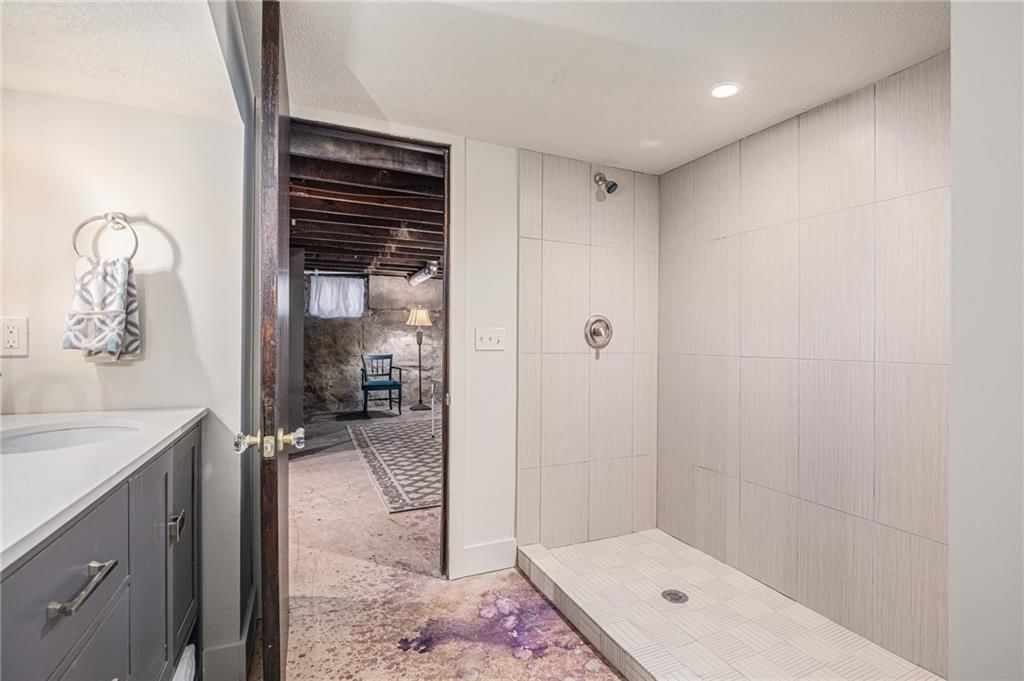 2930 Campbell Street — photo 44