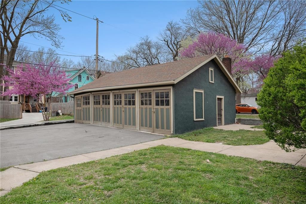 2930 Campbell Street — photo 45