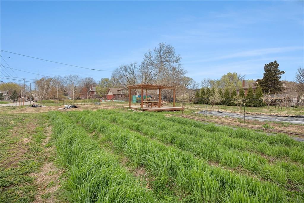 2930 Campbell Street — photo 48