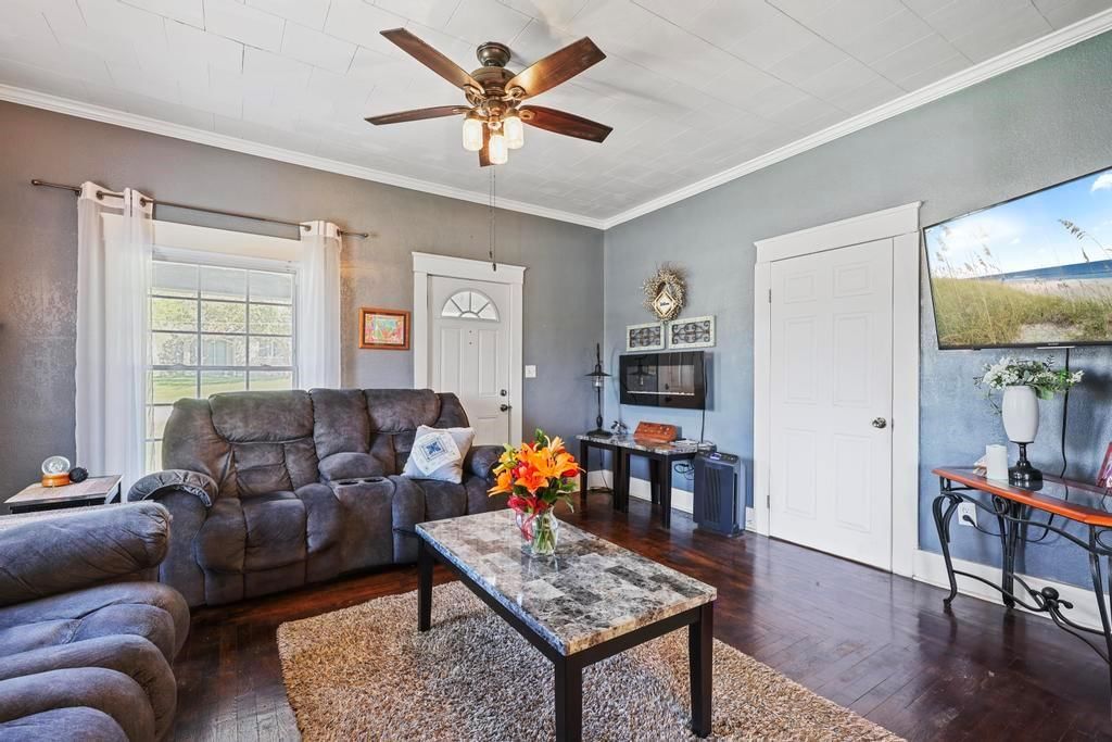 802 Heylman Street — photo 5