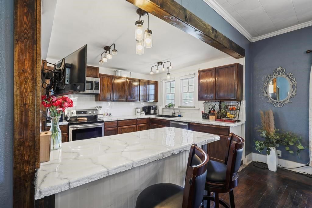 802 Heylman Street — photo 8