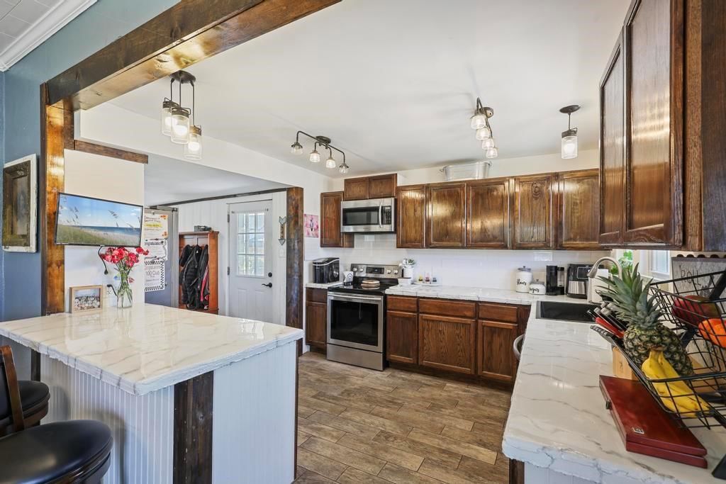 802 Heylman Street — photo 9